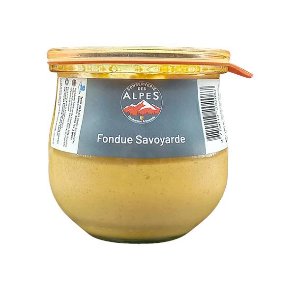 Laissez-vous envoûter par l'authenticité de notre Fondue Savoyarde en bocal, une création gourmande issue de notre conserverie artisanale. Plongez dans les saveurs généreuses et réconfortantes de la région montagneuse de Savoie, réunies avec soin dans chaque bocal. Notre recette unique met en scène un trio de fromages emblématiques : le Beaufort, la Meule de Savoie et le Reblochon. Ces joyaux fromagers, soigneusement sélectionnés, apportent à notre Fondue Savoyarde une onctuosité irrésistible et une profonde richesse aromatique. La texture de la crème se mêle harmonieusement à la délicatesse des fromages, créant une symphonie de goûts qui éveillera vos papilles. Le vin blanc de Savoie vient parfaire cet équilibre en apportant une subtile note fruitée et une touche d'élégance à cette expérience culinaire. Notre Fondue Savoyarde en bocal est le résultat d'un savoir-faire artisanal transmis de génération en génération. Chaque ingrédient est sélectionné avec rigueur, et chaque étape de sa préparation est réalisée avec passion et précision, pour garantir une qualité irréprochable. Polyvalente et pratique, notre Fondue Savoyarde en bocal vous offre la possibilité de profiter de ce plat emblématique à tout moment, chez vous, en toute simplicité. Réchauffez doucement la préparation et plongez vos morceaux de pain dans cette fondue onctueuse et savoureuse. Une expérience conviviale et chaleureuse à partager entre amis ou en famille. En choisissant notre Fondue Savoyarde en bocal, vous faites le choix d'un produit artisanal, respectueux de l'environnement et du terroir local. Nous nous engageons à soutenir les producteurs locaux et à préserver les traditions culinaires de la région. Laissez-vous séduire par l'irrésistible Fondue Savoyarde en bocal et offrez-vous un voyage gustatif au cœur des montagnes. Plongez dans une ambiance authentique et savourez chaque bouchée de cette création gastronomique inégalée. Commandez dès maintenant notre Fondue Savoyarde en bocal et laissez-vous emporter par cette explosion de saveurs. Apportez une touche de convivialité et de gourmandise à votre table, et créez des moments inoubliables en partageant ce trésor culinaire avec vos proches. Découvrez la magie de la Savoie à travers notre Fondue Savoyarde en bocal, une véritable invitation à l'évasion culinaire. Ne manquez pas l'occasion de savourer ce chef-d'œuvre de notre conserverie artisanale et laissez-vous séduire par l'art de vivre savoyard, directement dans votre assiette.